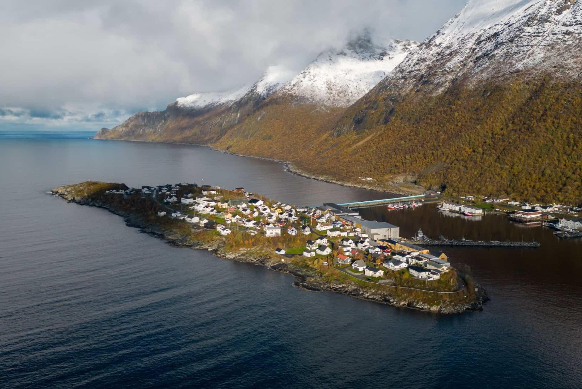 Dorf Husøy Roadtrip in Norwegen