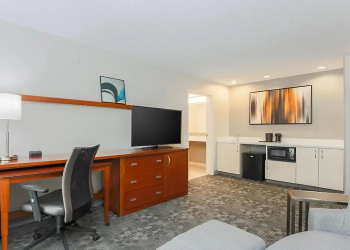 Top Hotels Near Monroe CT